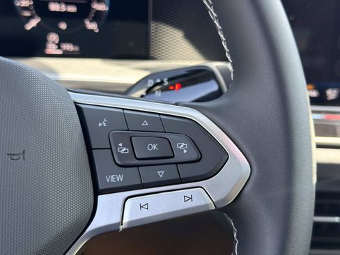 New 2026 Volkswagen Tiguan SE FWD image 18