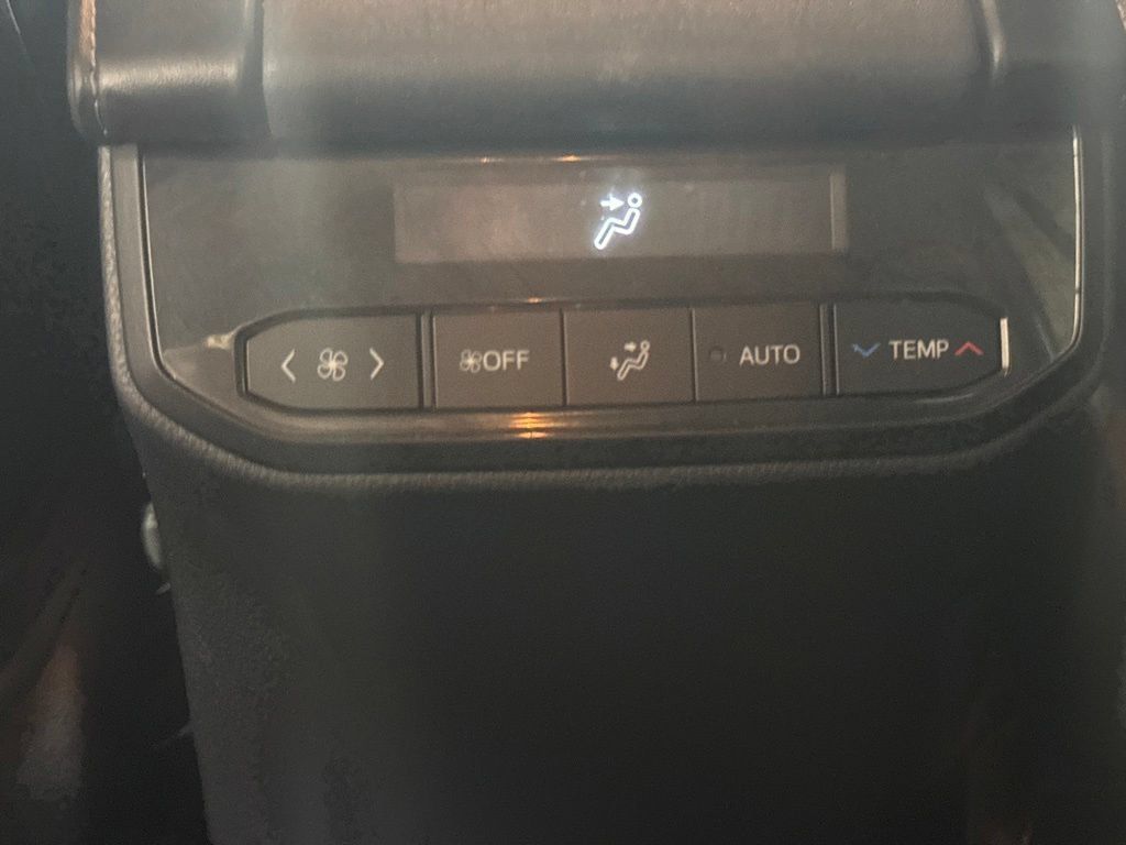 Used 2023 Toyota Highlander Limited FWD image 18