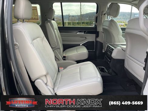 Used 2023 Jeep Wagoneer L Series II w/ Premium Group I image 24