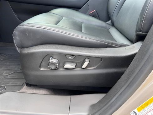 Used 2023 Cadillac XT4 Premium Luxury w/ Technology Package FWD image 19