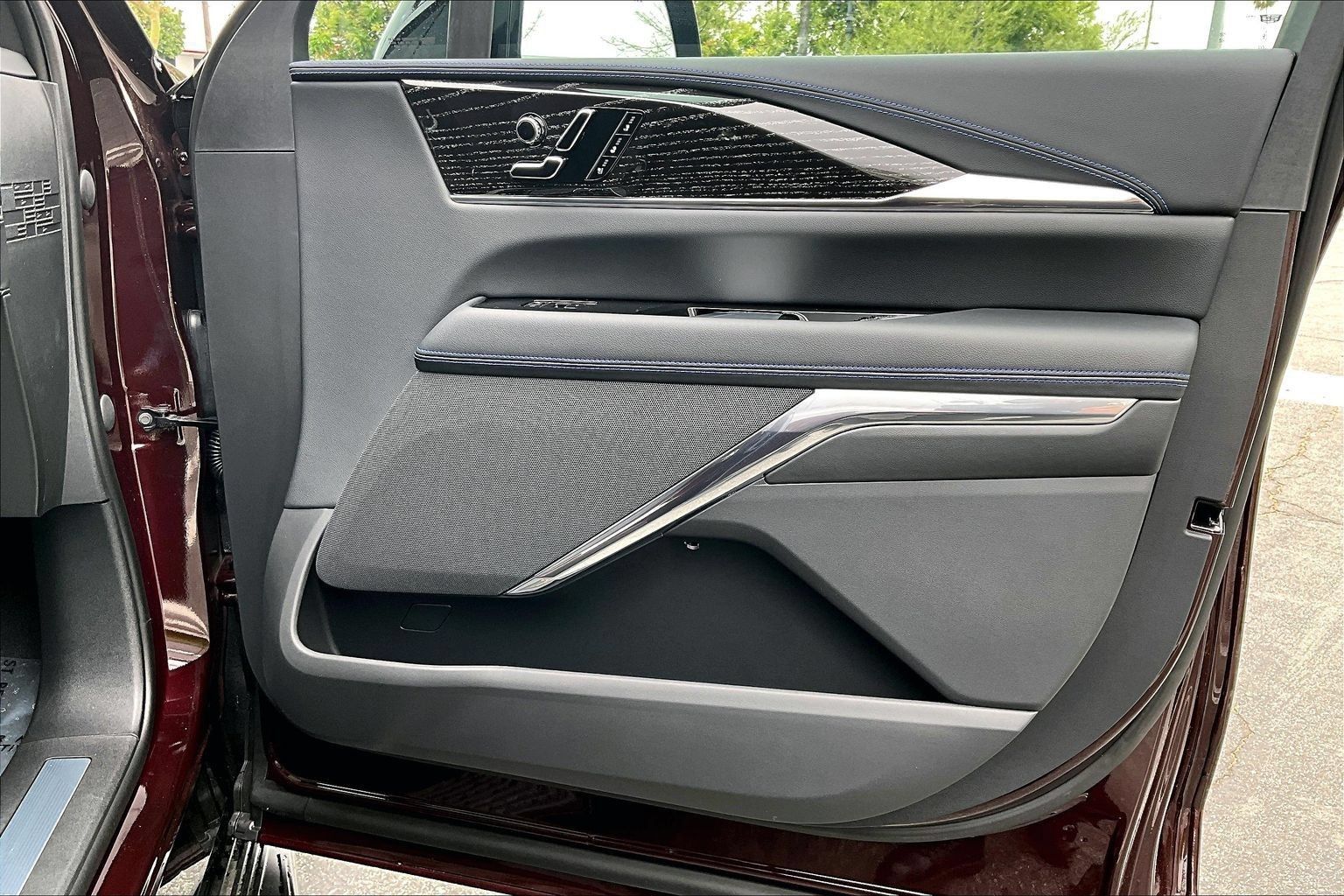 New 2026 Cadillac Escalade IQL Luxury w/ LPO, Floor Liner Package AWD/4WD image 35