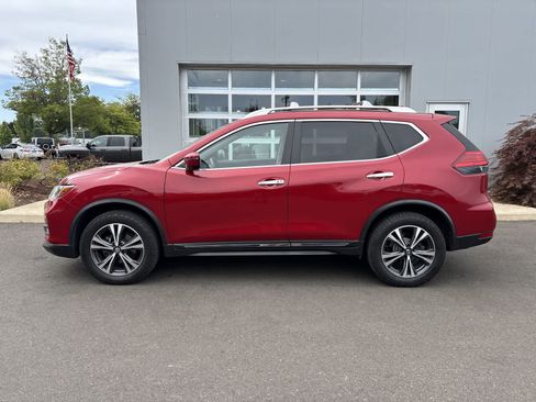 Used 2017 Nissan Rogue SL AWD/4WD image 2