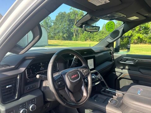 Used 2024 GMC Sierra 2500 AT4 w/ AT4 Premium Plus Package AWD/4WD image 13