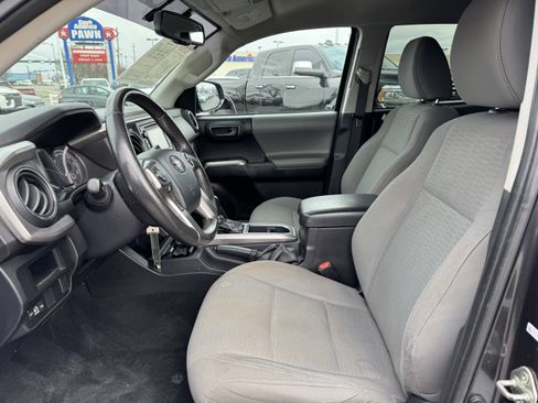 Used 2017 Toyota Tacoma SR5 w/ Tow Package image 4