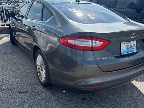 Used 2015 Ford Fusion SE FWD image 5
