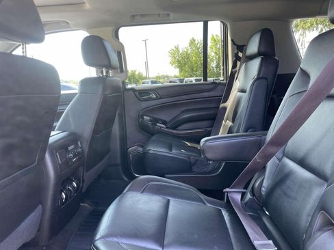 Used 2016 Chevrolet Suburban LT RWD image 11