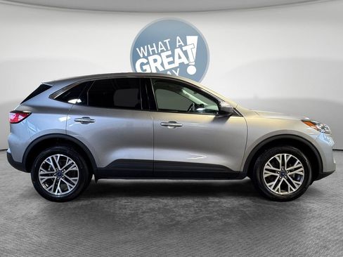 Certified 2022 Ford Escape SEL w/ Technology Package AWD/4WD image 2