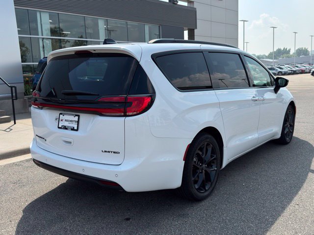 Used 2025 Chrysler Pacifica Limited FWD image 45