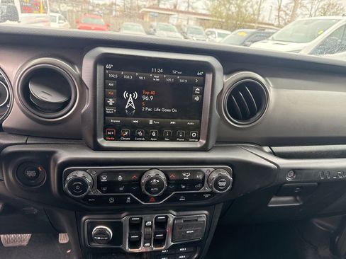 Used 2022 Jeep Wrangler Unlimited Sport w/ Sun And Sound Package AWD/4WD image 15