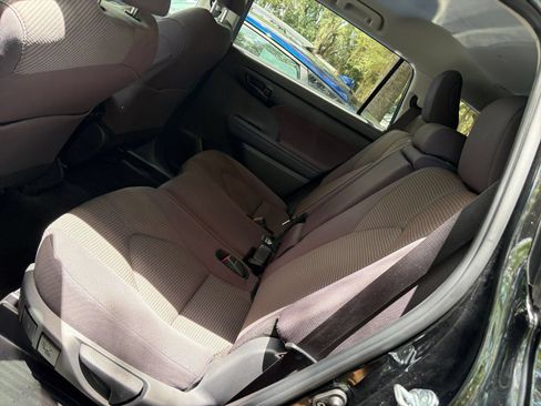 Used 2025 Toyota Highlander LE FWD image 28