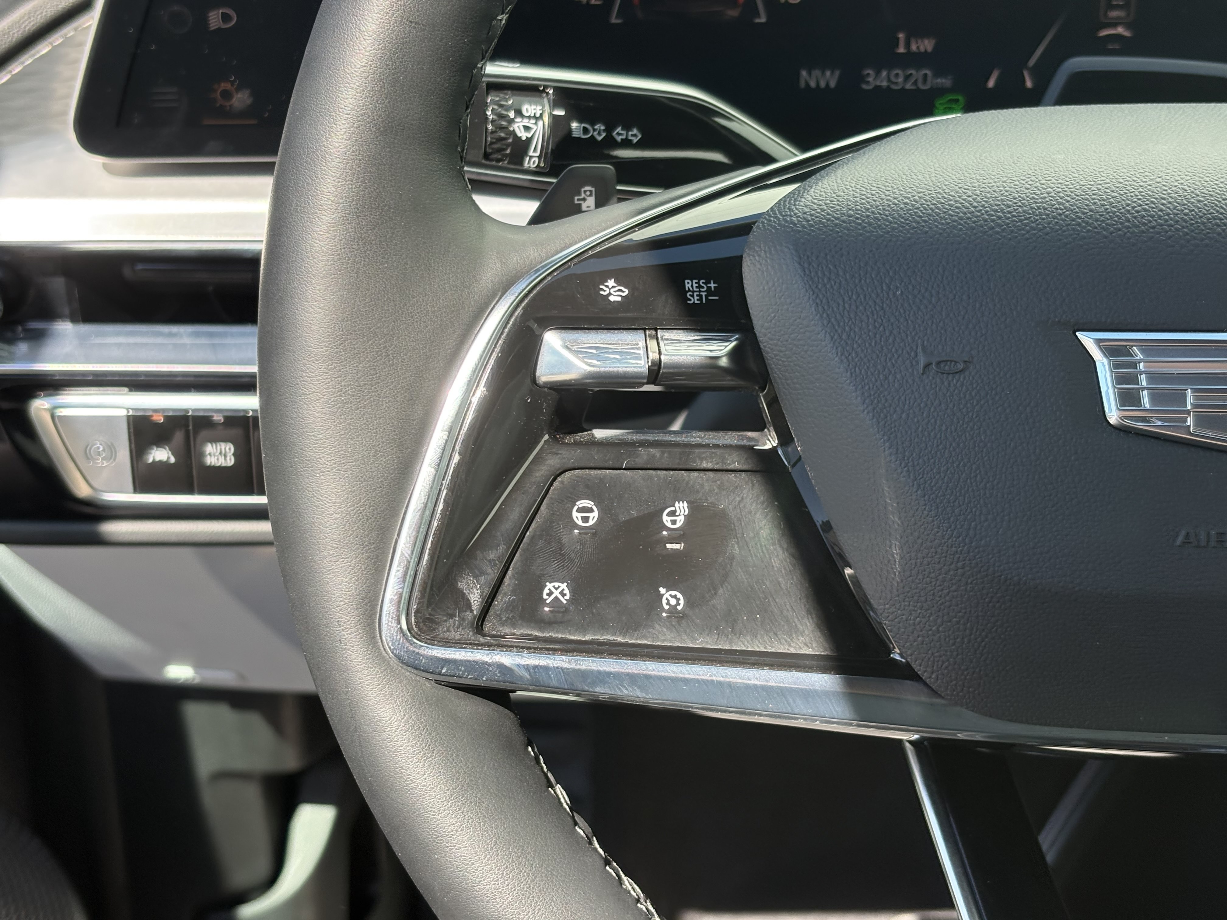 Used 2024 Cadillac Lyriq Luxury AWD/4WD image 18