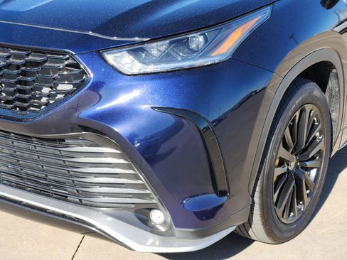 Used 2023 Toyota Highlander XSE image 11