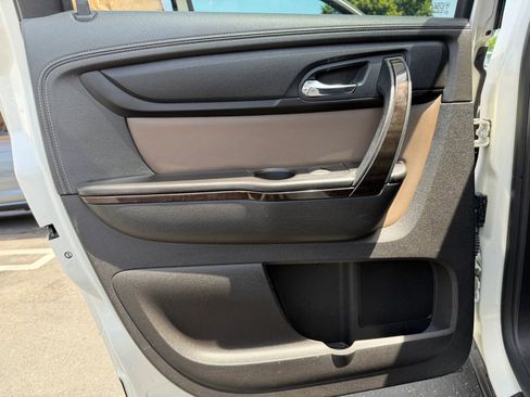 Used 2014 GMC Acadia SLT FWD image 32