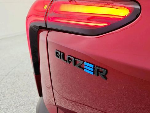 New 2025 Chevrolet Blazer EV RS RWD image 17