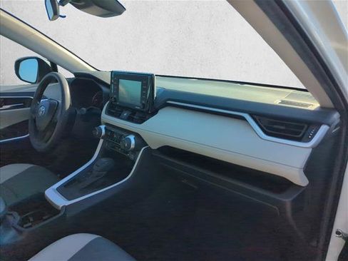 Certified 2022 Toyota RAV4 XLE w/ Convenience Package FWD image 25