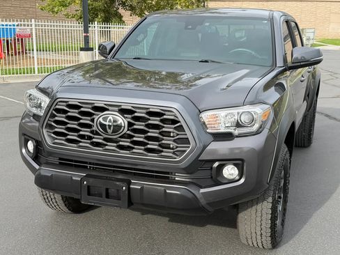 Used 2021 Toyota Tacoma TRD Off-Road w/ Technology Package AWD/4WD image 2