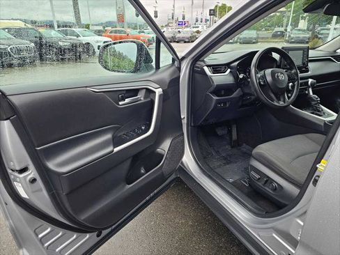 Used 2022 Toyota RAV4 XLE FWD image 18