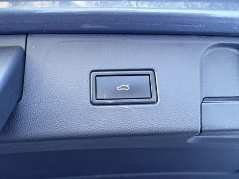 Used 2018 Volkswagen Atlas SE w/ R-Line Package image 36