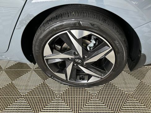 Used 2022 Hyundai Elantra SEL w/ Convenience + Premium Package FWD image 10