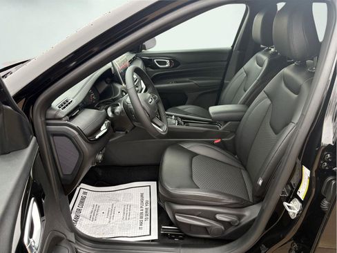 New 2026 Jeep Compass Latitude image 9