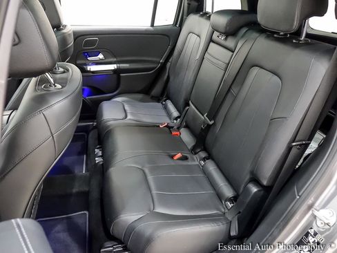 Used 2021 Mercedes-Benz GLB 250 4MATIC w/ Premium Package image 16