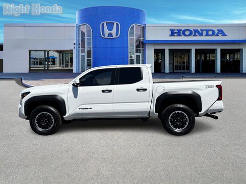 Used 2025 Toyota Tacoma TRD Off-Road image 3