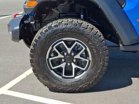 Used 2024 Jeep Wrangler Unlimited Rubicon w/ Technology Group AWD/4WD image 8