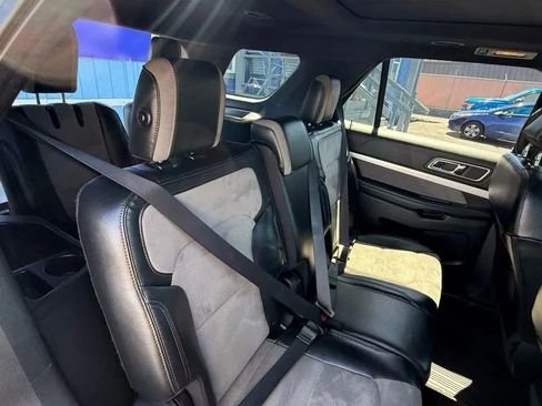 Used 2017 Ford Explorer XLT w/ Equipment Group 202A image 13