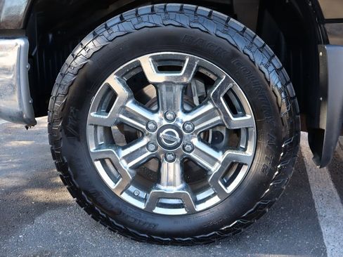 Used 2017 Nissan Titan SV image 41