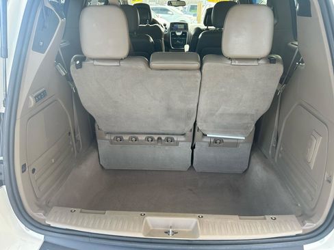 Used 2012 Chrysler Town & Country Limited w/ Luxury Group image 16
