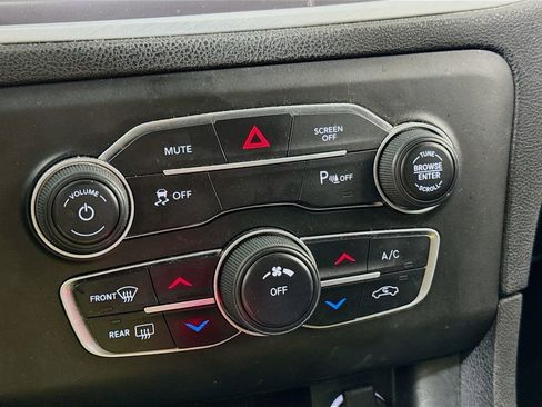 Used 2022 Dodge Charger SXT RWD image 12