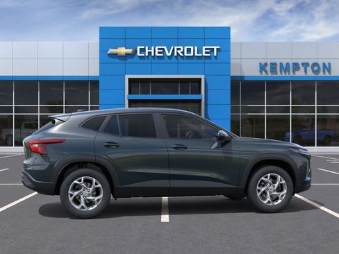 New 2026 Chevrolet Trax LS w/ LS Convenience Package FWD image 5