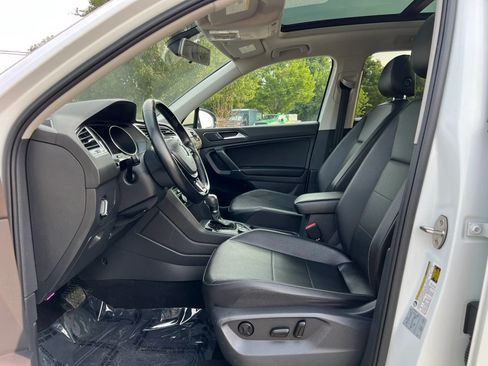 Used 2018 Volkswagen Tiguan SEL AWD/4WD image 14
