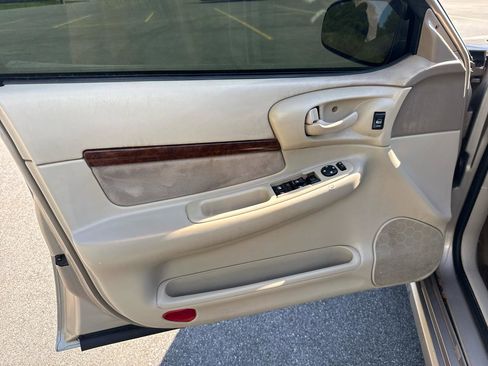 Used 2003 Chevrolet Impala LS w/ Mirror Group FWD image 9