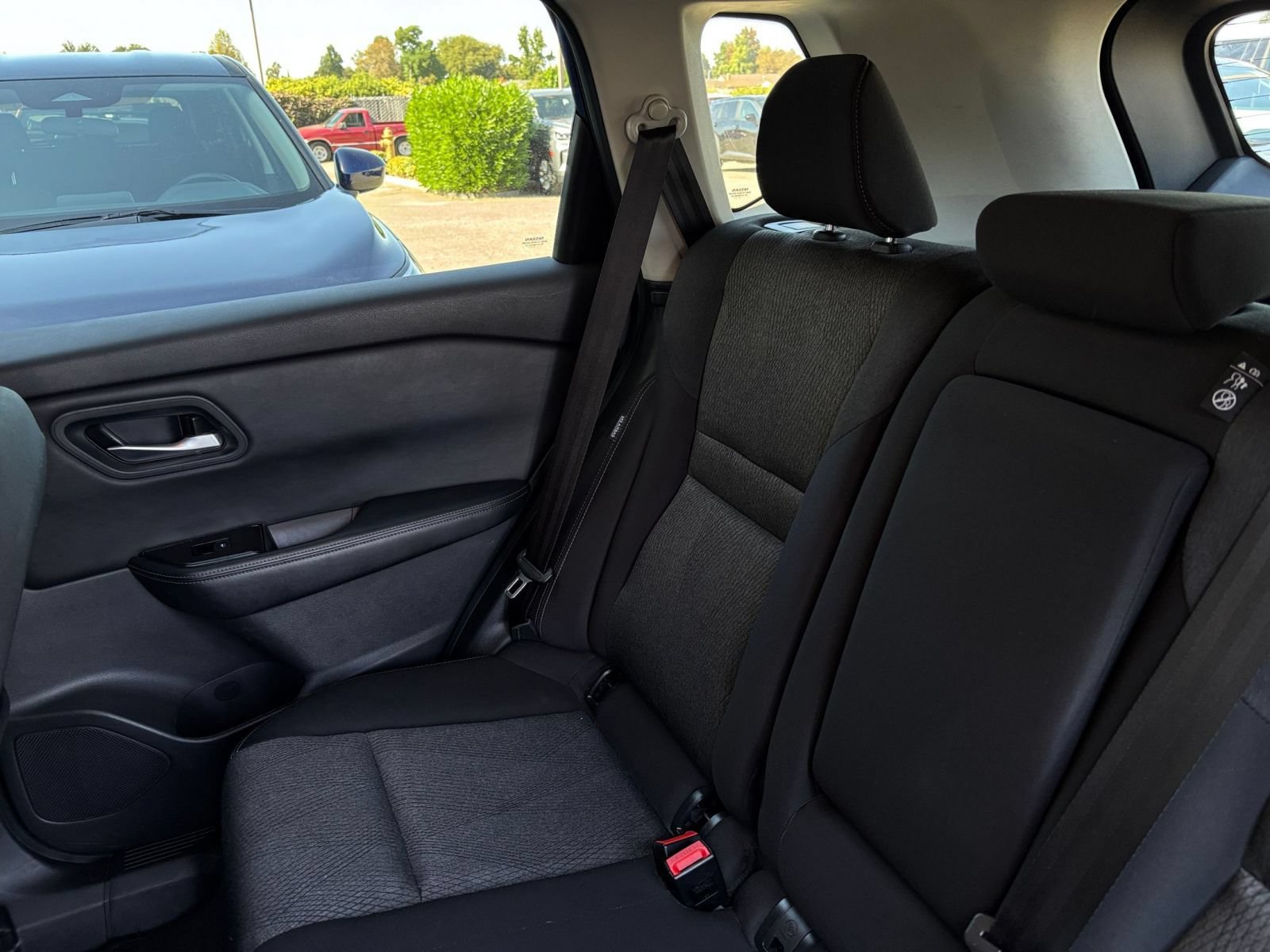 Used 2025 Nissan Rogue SV AWD/4WD image 40