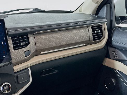 Used 2023 Ford Expedition Limited image 27