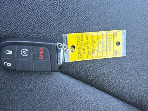 Used 2024 Jeep Compass Limited AWD/4WD image 9