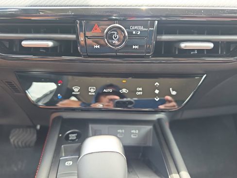 New 2026 Nissan Kicks SR w/ Cold Weather Package FWD image 17