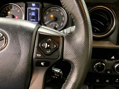Certified 2017 Toyota Tacoma TRD Off-Road w/ Premium & Technology Package AWD/4WD image 25