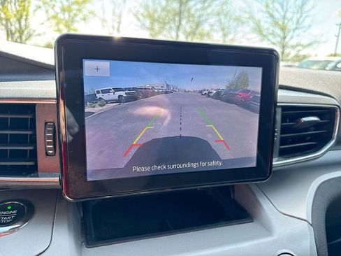 Used 2021 Ford Explorer XLT w/ Equipment Group 202A AWD/4WD image 15