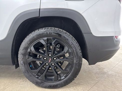 Used 2022 GMC Terrain SLE w/ Driver Convenience Package AWD/4WD image 9