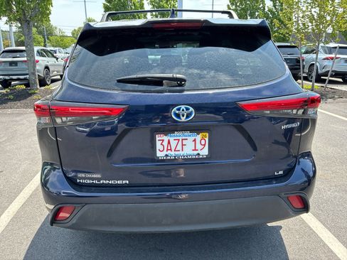 Used 2020 Toyota Highlander LE AWD/4WD image 4