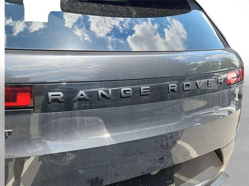 Used 2025 Land Rover Range Rover Sport Dynamic SE AWD/4WD image 4