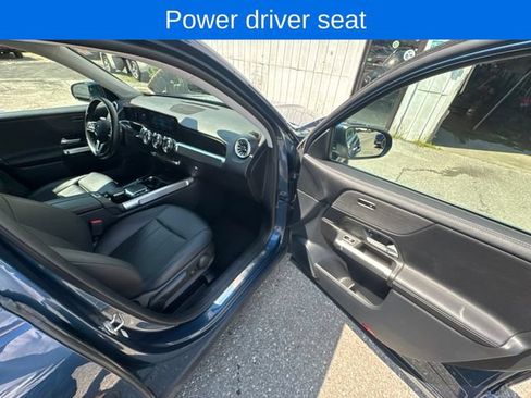 Used 2022 Mercedes-Benz GLB 250 4MATIC image 23