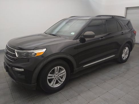 Used 2020 Ford Explorer XLT w/ Equipment Group 202A RWD image 2