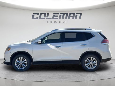 Used 2016 Nissan Rogue SV image 2