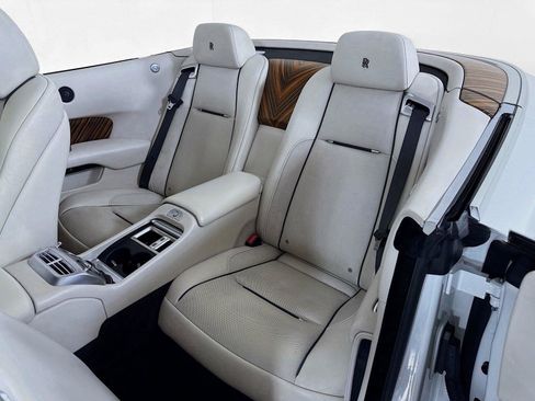 Used 2016 Rolls-Royce Dawn RWD image 28