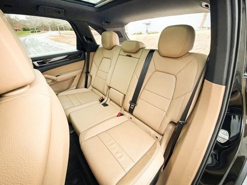 Used 2021 Porsche Cayenne Base image 30