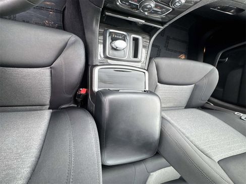 Used 2022 Chrysler 300 Touring w/ Sport Appearance Package image 45