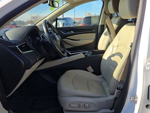 Used 2019 Buick Enclave Essence image 4